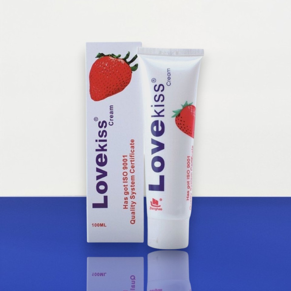 Gel bôi trơn hương dâu love kiss giúp tăng cường độ ẩm, giảm đau rát âm đạo, hộp 100ml tại Bến Tre